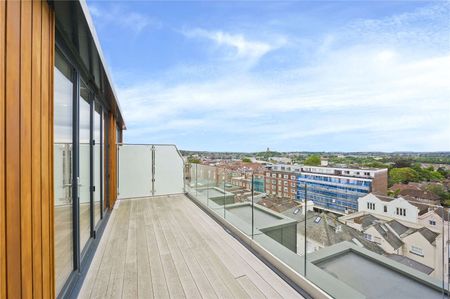 A two bedroom apartment located in the centre of Guildford finished to a high standard. - Photo 5