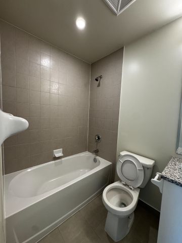 For Lease - 38 Annie Craig Drive Unit# 4906, Toronto, Ontario - Photo 4