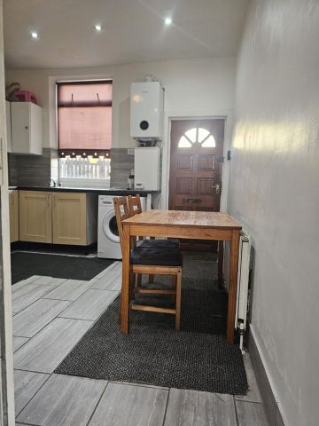 Room in a Shared House, Blagden St, S2 - Photo 5