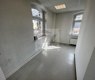 Gewerbe mit 4 Räumen, Küche und WC! Großer Parkplatz direkt am Haus! - Photo 3