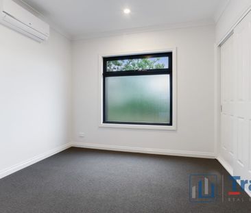 BRAND-NEW THREE-BEDROOM TOWNHOUSE - Photo 2
