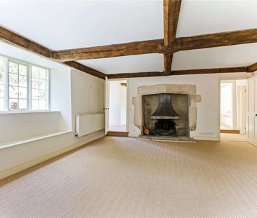 Immaculate Farmhouse in the heart of the village of Idbury. - Photo 5