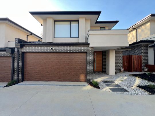 Brand new townhouse in the Heart of Mont Albert North! - Photo 1