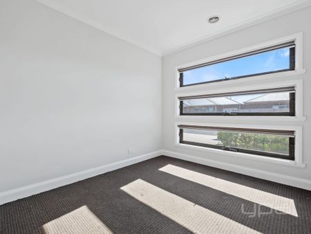 THREE BEDROOM HOUSE - Photo 4