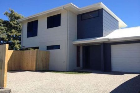 Centrally located townhouse - Photo 3