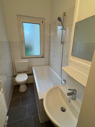 Frisch renovierte 1-Zimmer-Wohnung mit großer Küche! - Photo 1