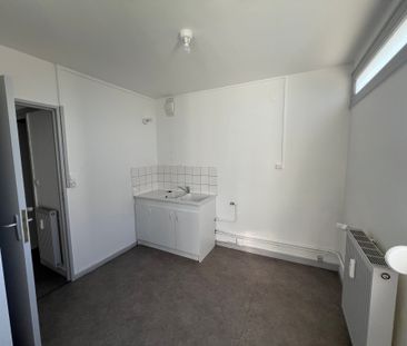 Location - Appartement T2 - 37 m² - Grand-Charmont - Photo 2