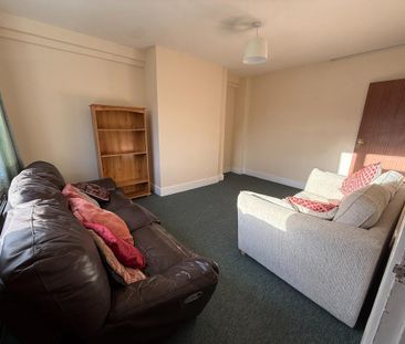 4 bedroom semi-detached house to rent - Photo 1