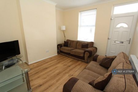 4 bedroom terraced house to rent - Photo 2