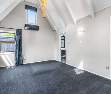 Sun, Space & Flexibility - Photo 3