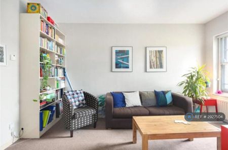 2 bedroom flat to rent - Photo 2