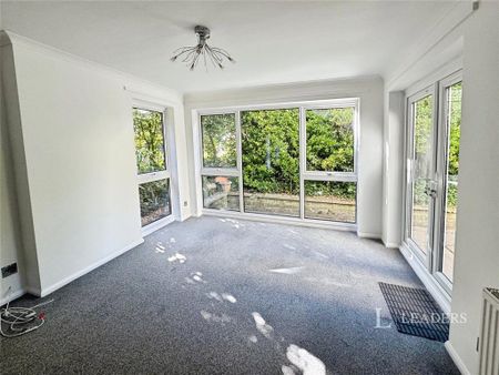 3 bedroom flat to rent - Photo 3