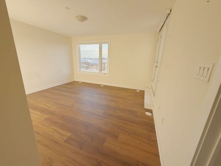For Lease - 4070 Parkside Village Drive Unit# Th10, Mississauga, Ontario - Photo 4