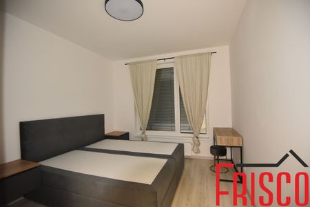 Prenajmeme 2,5 izbový byt s terasou a garážovým státim v Trnave – Fotografia 4