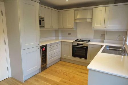 Tilford Street, Tilford, Farnham, Surrey, GU10 - Photo 4