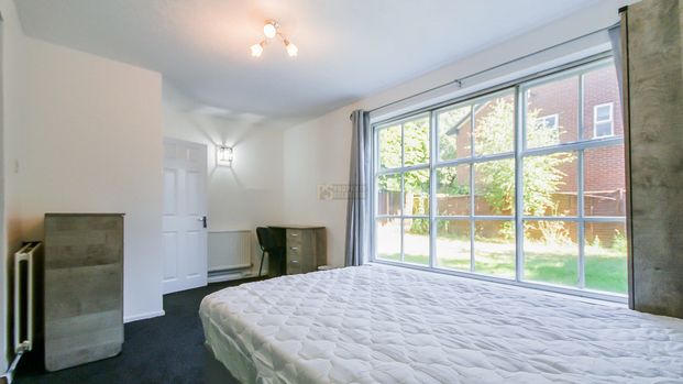 16 Pavenham Drive - Photo 1