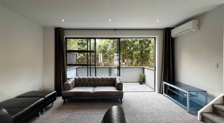 Stylish & Secure - Fully Furnished Four-Bedroom Home in Prime Epsom Location - Photo 5