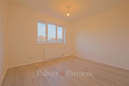 4 bedroom link detached house to rent - Photo 4