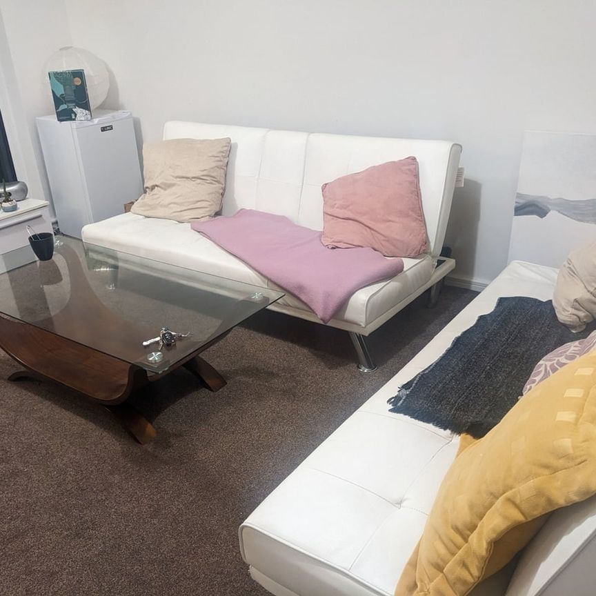 Room in a Shared House, Clover Drive, M7 - Photo 1