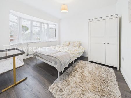 4 bedroom end of terrace house to rent - Photo 5