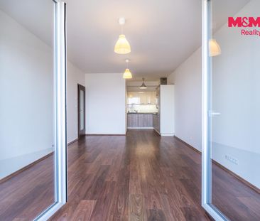 Pronájem bytu 2+kk 60 m², Hlučkova 813, Praha - Photo 1