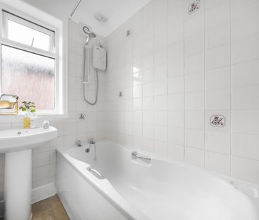 4 bedroom semi-detached house to rent - Photo 3