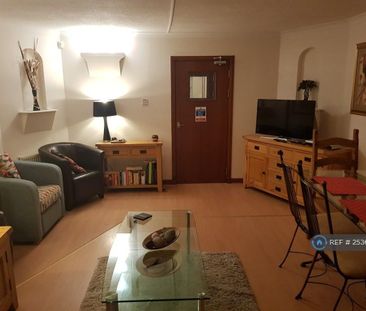 1 bedroom in a flat share to rent - Photo 3