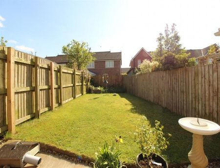 3 Bedroom End Terrace To Let - Photo 2