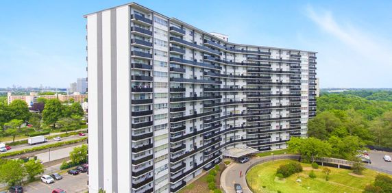 Champlain Towers - Photo 2