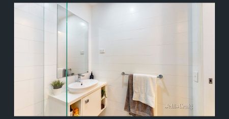 Three Bedroom Townhouse in the Heart of Toorak - Photo 3