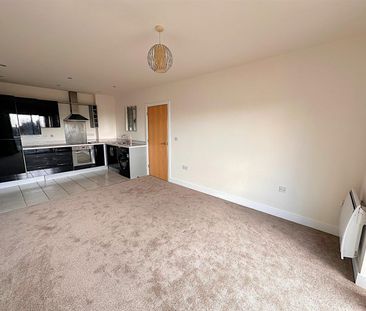 2 bedroom Flat To Let - Photo 6