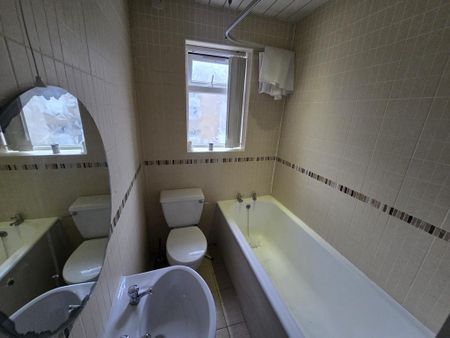 3 bedroom terraced house to rent - Photo 5