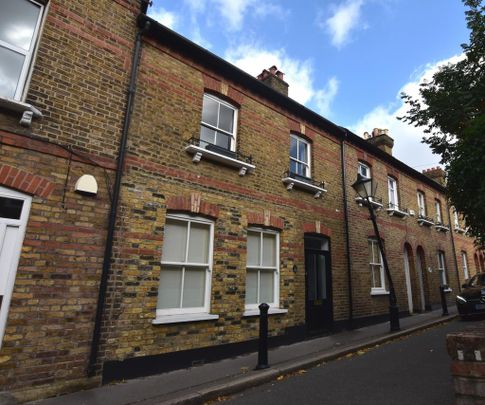 2 bedroom terraced house to rent - Photo 1