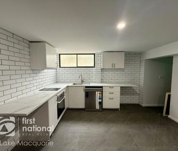 Modern, Low Maintenance Flat with Lake Views (WATER USAGE INCLUDED) - Photo 4