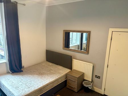 1 bedroom in a house share to rent - Photo 3