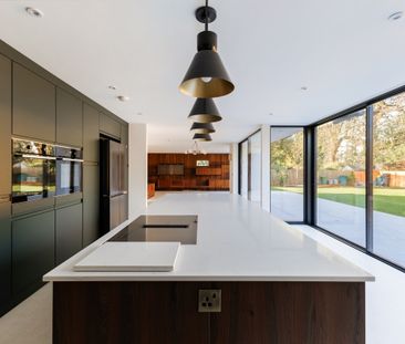 5 bedroom detached house to rent - Photo 2