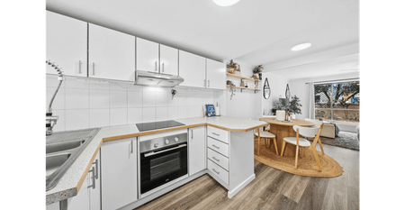 Stylish Townhouse Opposite Chatswood Central – Comfort, Space & Convenience - Photo 5