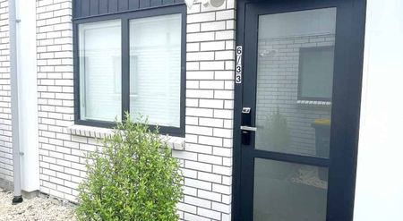 Modern 2 bedoom 2 bathroom Townhouse - Photo 2