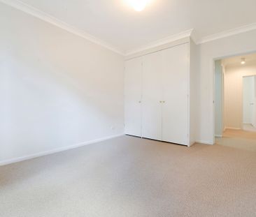 Delightful & Quiet 2 Bedroom Apartment with Garage - Photo 3