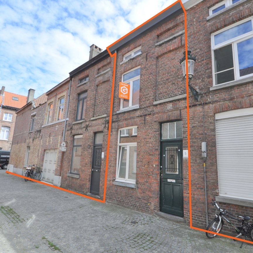 Instapklare rijwoning met 3 slaapkamers en koer te Brugge - Photo 1