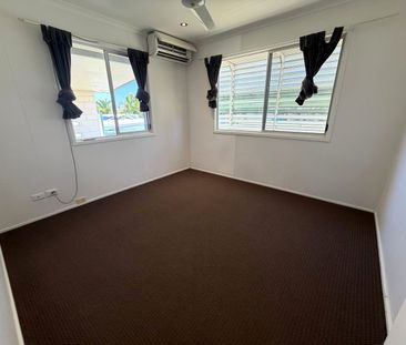 Comfortable 3-Bedroom Home with Refurbished Kitchen & Entertaining ... - Photo 4