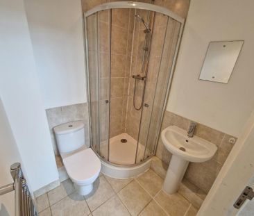 3 bedroom flat to rent - Photo 6