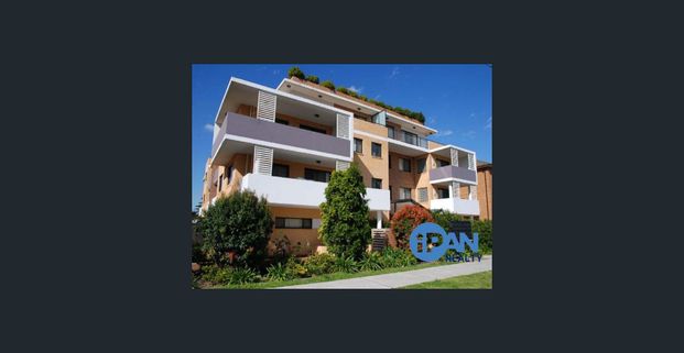 Modern & Spacious 2 Bedroom Apartment in the Heart of Kogarah - Photo 1