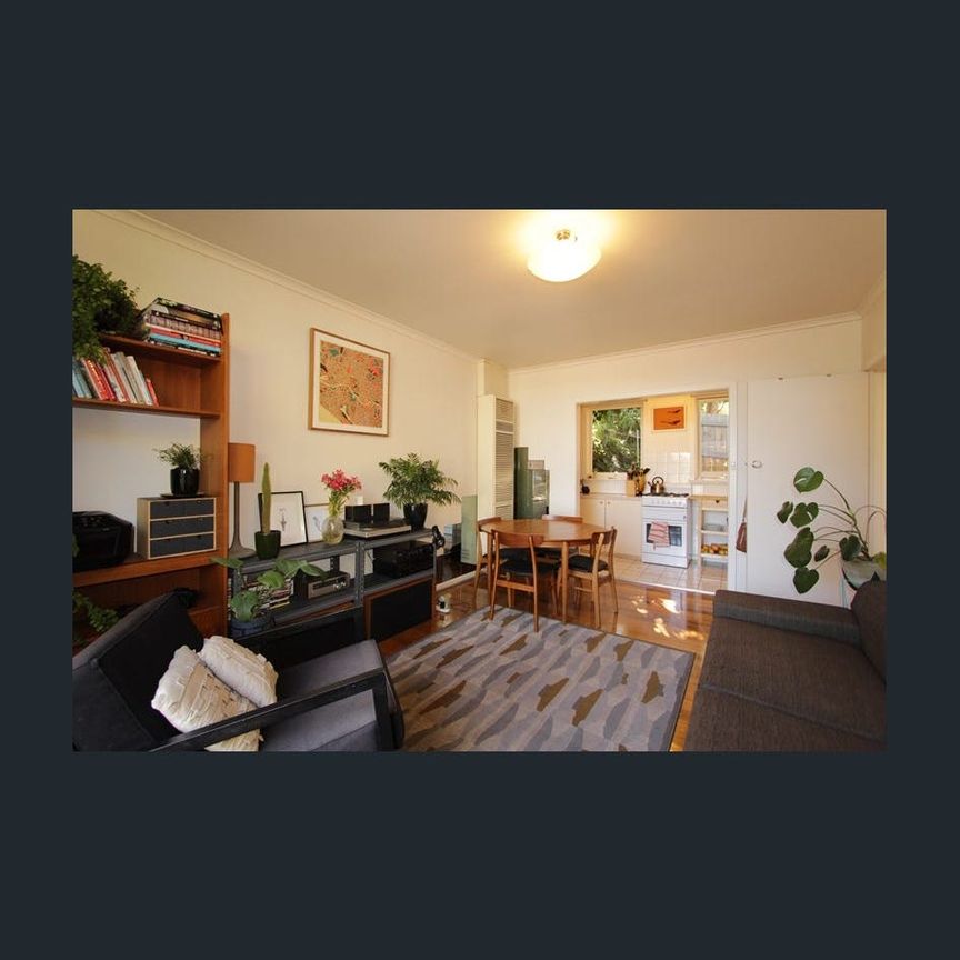 Fantastic city-edge lifestyle - Photo 1