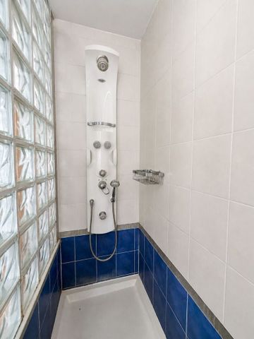 🏡 À LOUER – SPACIEUSE MAISON 5 CHAMBRES AVEC JARDIN 📍 À seulement 60 mètres de l’École européenne de Laeken - Photo 5