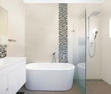 A Family-Friendly Contemporary Comfort in Prime Ryde Location - Photo 4