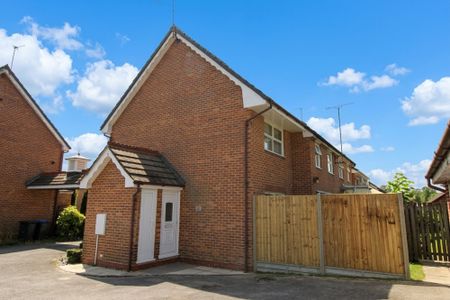 Withy Bush, Burgess Hill, RH15 - Photo 2