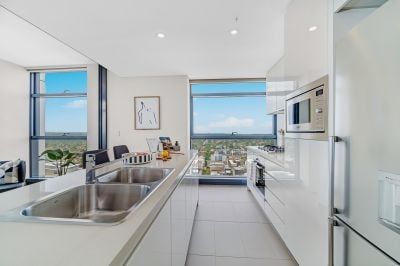 Popular Metro Spire North East Two-bedroom - Luxury & Convenience - Photo 5