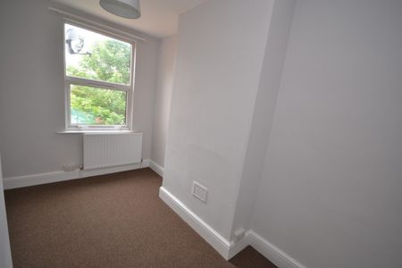 3 bed Mid Terraced House for Rent - Photo 5