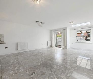 3 Bed Terraced House, Morphou Road, NW7 - Photo 3